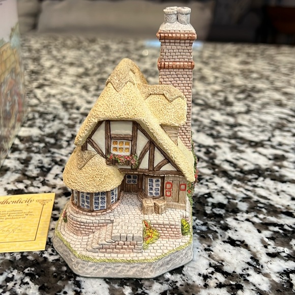 David Winter Cottages Audrey’s Tea Room - Picture 2 of 6